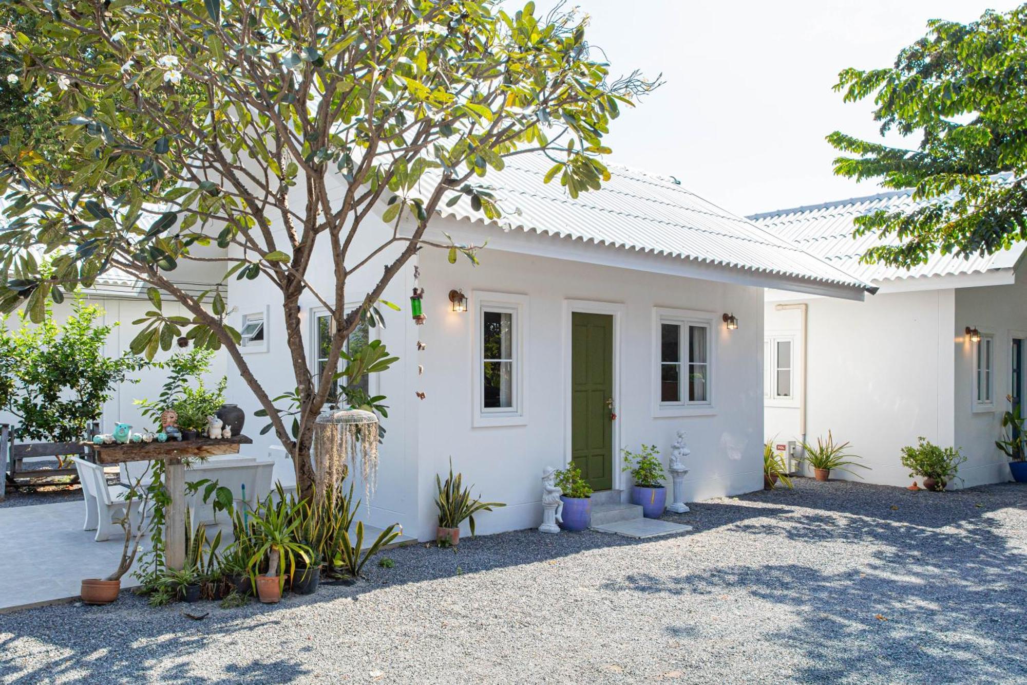 Vawa Guesthouse Kanchanaburi Buitenkant foto