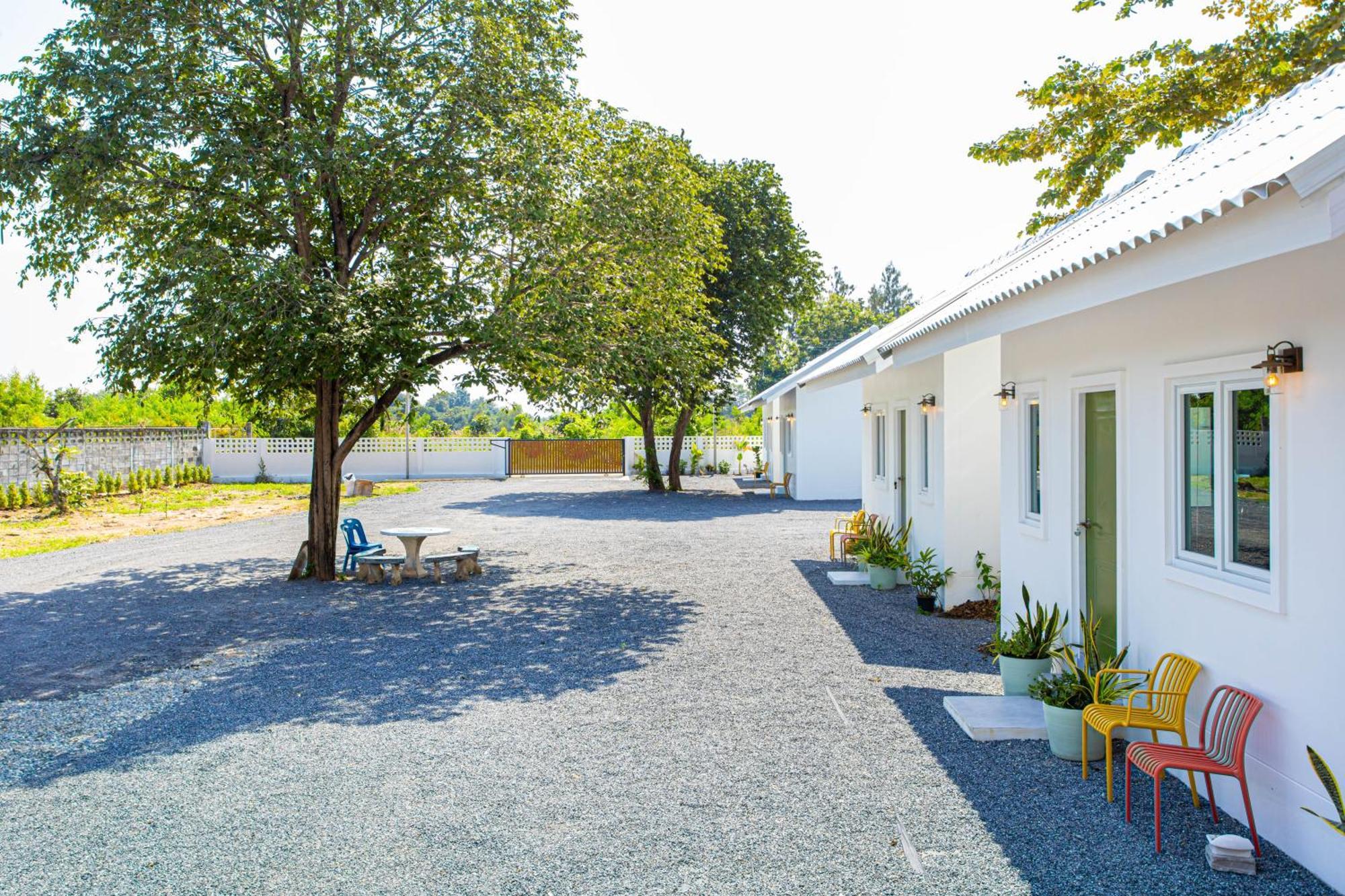 Vawa Guesthouse Kanchanaburi Buitenkant foto