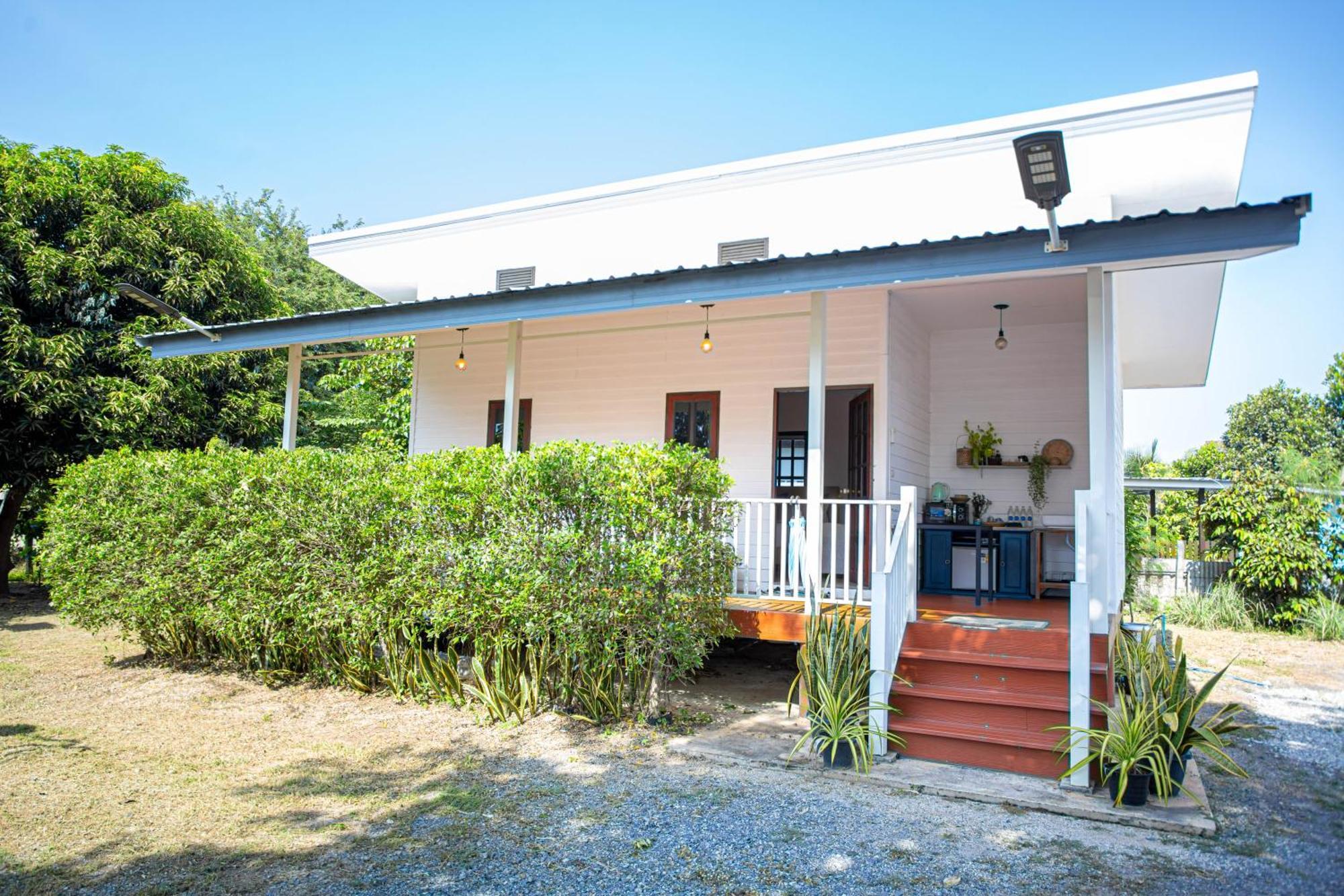 Vawa Guesthouse Kanchanaburi Buitenkant foto
